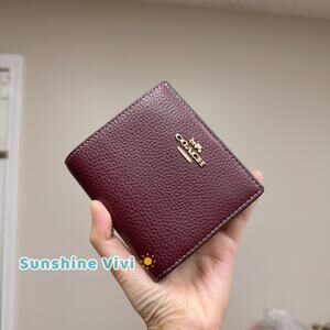 NWT Coach Snap Wallet C2862 Merlot (Burgundy) Pebbled Leather w/C Charm
